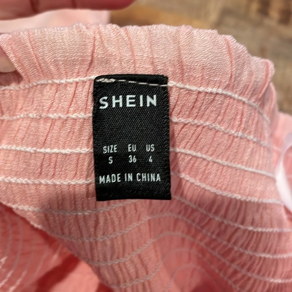 Light pink top with ruffle layers! Size small. - Picture 3 of 3